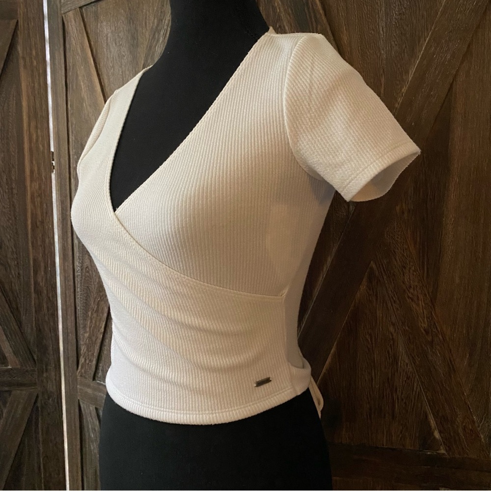 Hollister SMALL Ribbed Cropped Shirt with Tie-Back